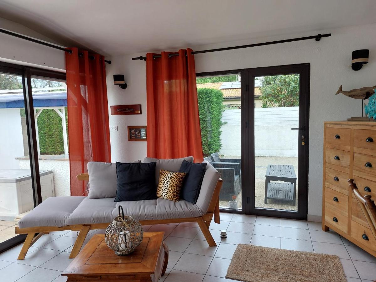 Plaisirs De Lege Villa Exterior photo