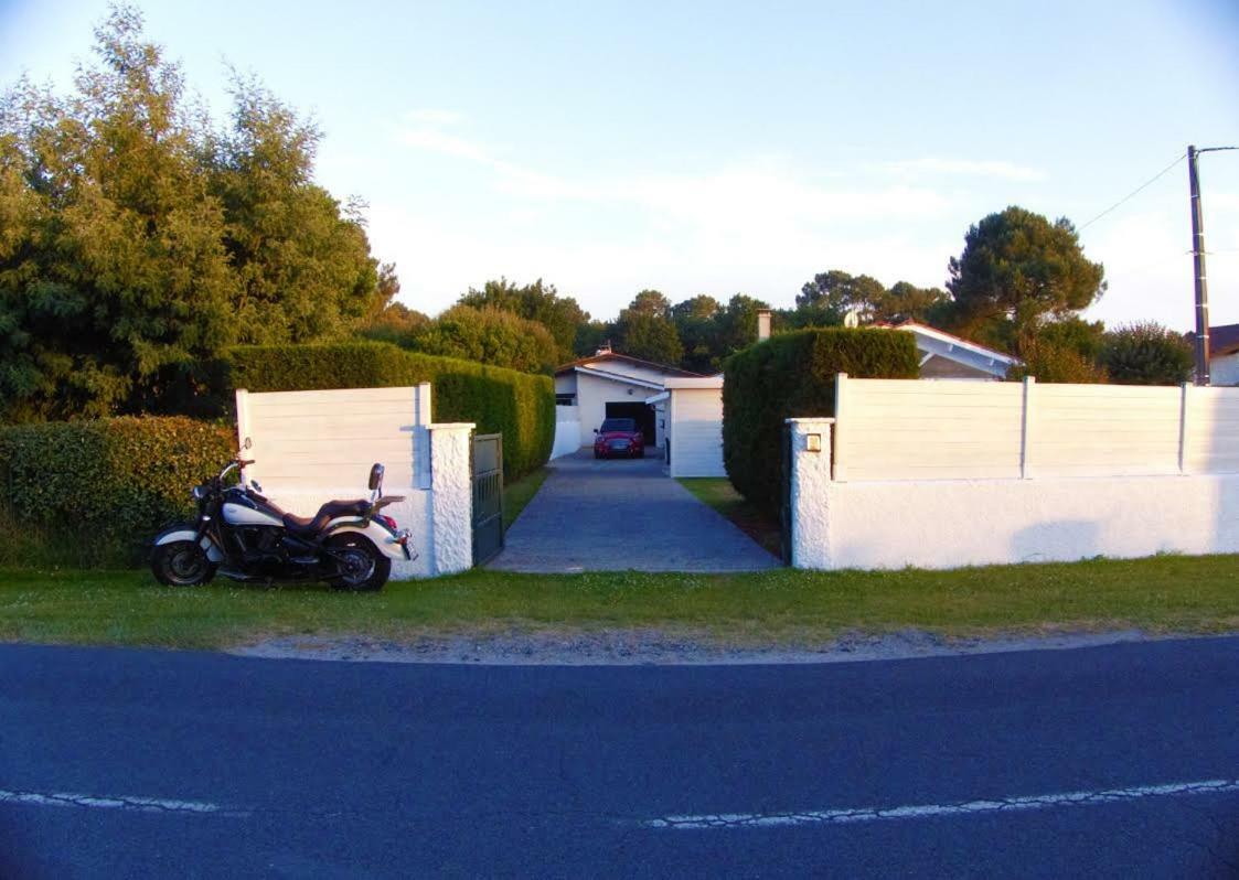 Plaisirs De Lege Villa Exterior photo