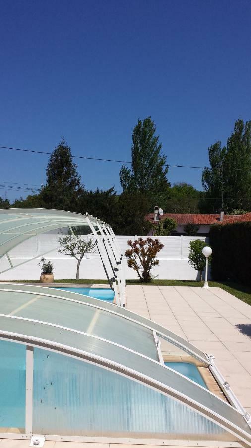 Plaisirs De Lege Villa Exterior photo